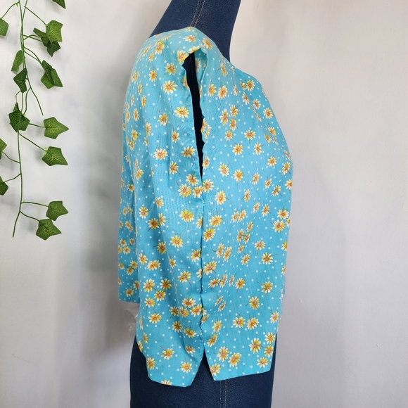 Handmade Cotton Blue Daisy Sleeveless Button Down Crop Top - Picture 4 of 6